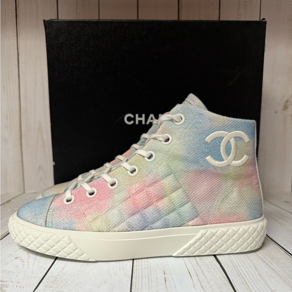CHANEL Printed Fabric Quilted High Top Sneakers Green/Pink/Blue/White Sz 39 / 9 - Picture 3 of 13